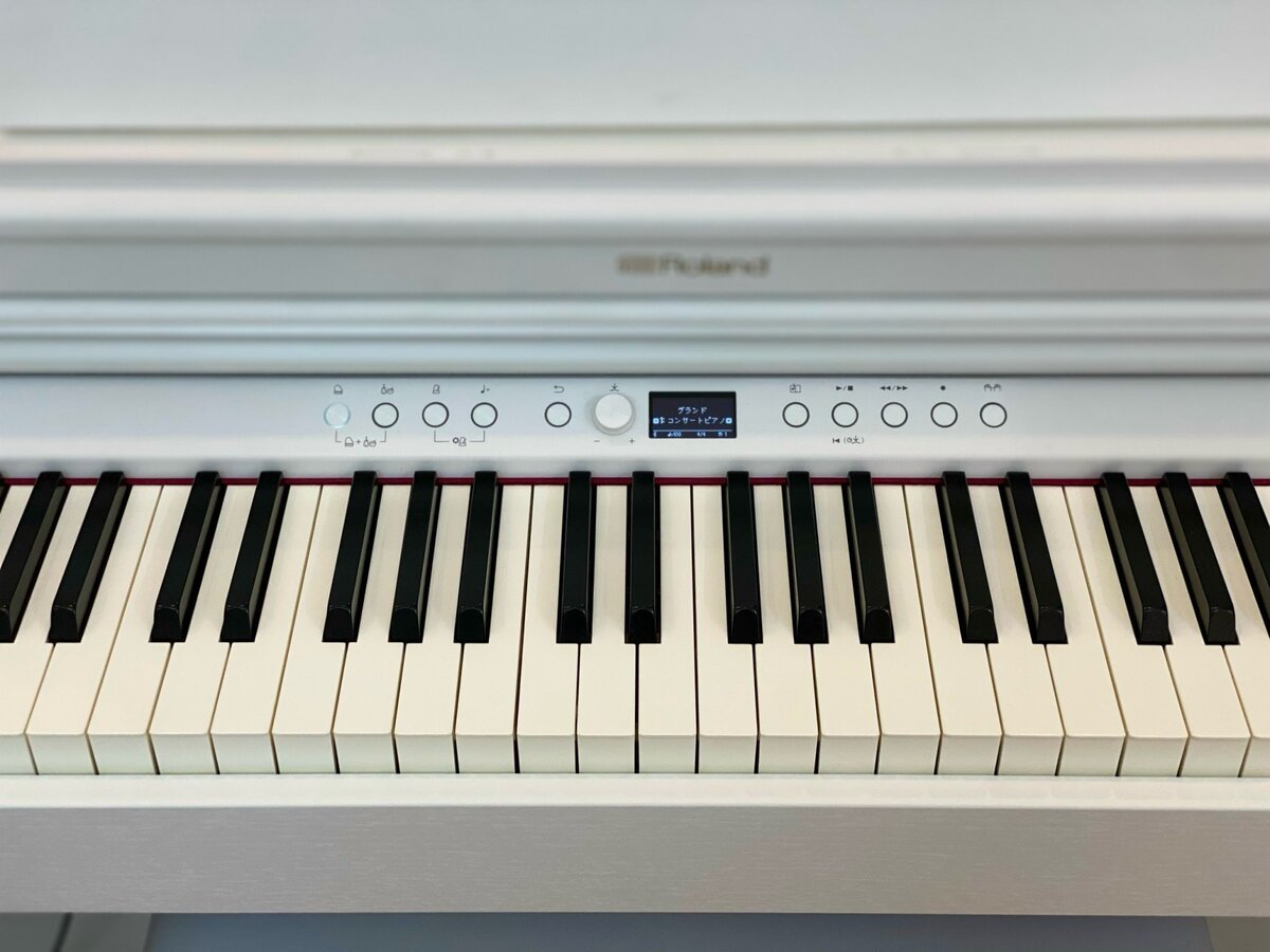 Cận cảnh ROLAND RP-701 WH (Used) tại Piano House